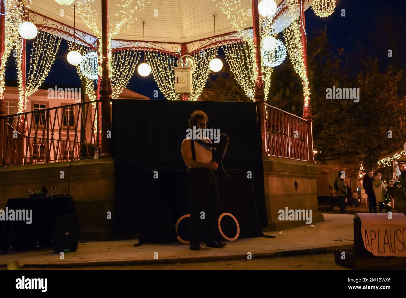 Lugo, Spagna dicembre, 10, 2022: Clown show in Spagna Place a Lugo durante le attività natalizie nella capitale Foto Stock