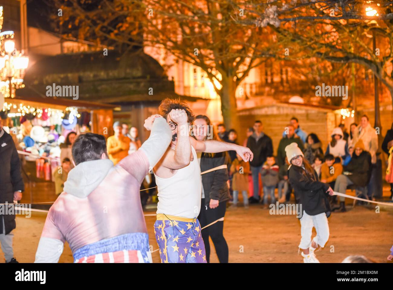 Lugo, Spagna dicembre, 10, 2022: Clown show in Spagna Place a Lugo durante le attività natalizie nella capitale Foto Stock