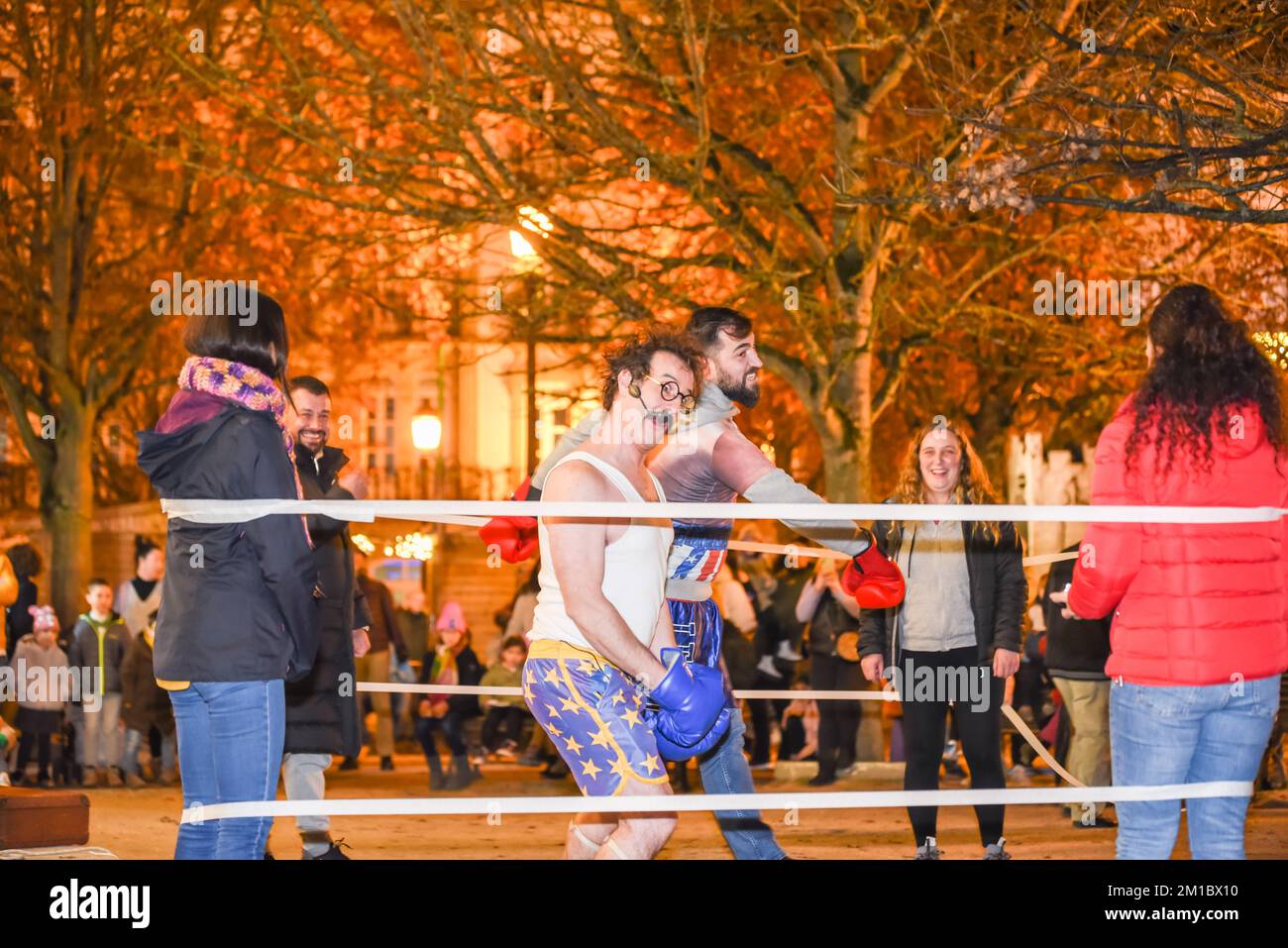 Lugo, Spagna dicembre, 10, 2022: Clown show in Spagna Place a Lugo durante le attività natalizie nella capitale Foto Stock