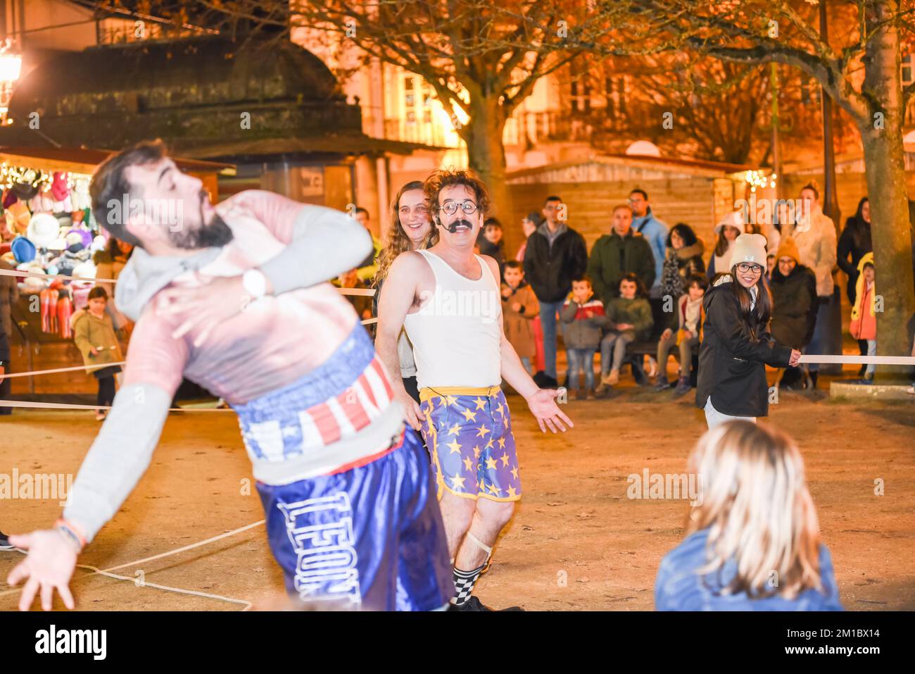 Lugo, Spagna dicembre, 10, 2022: Clown show in Spagna Place a Lugo durante le attività natalizie nella capitale Foto Stock