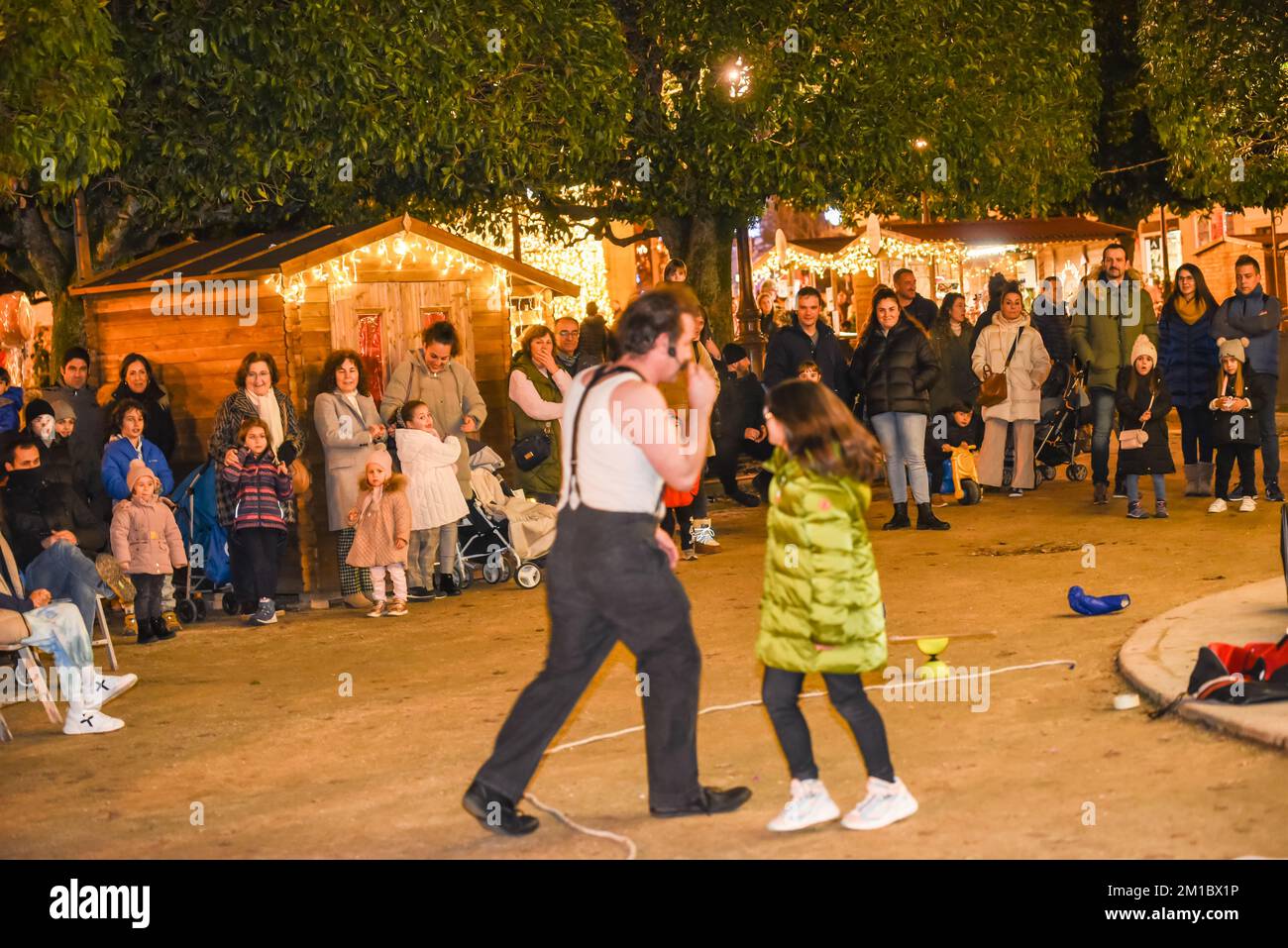 Lugo, Spagna dicembre, 10, 2022: Clown show in Spagna Place a Lugo durante le attività natalizie nella capitale Foto Stock