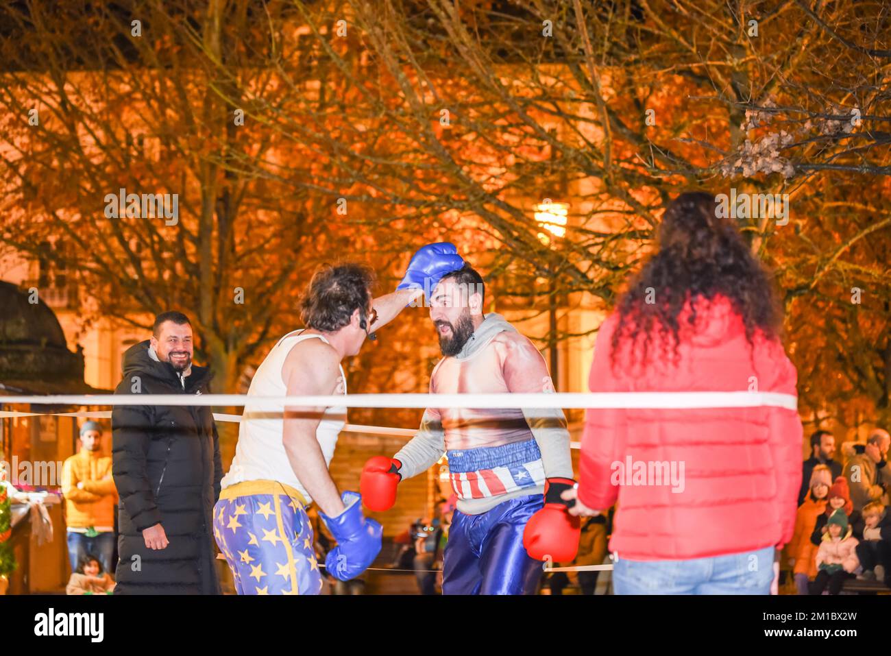 Lugo, Spagna dicembre, 10, 2022: Clown show in Spagna Place a Lugo durante le attività natalizie nella capitale Foto Stock