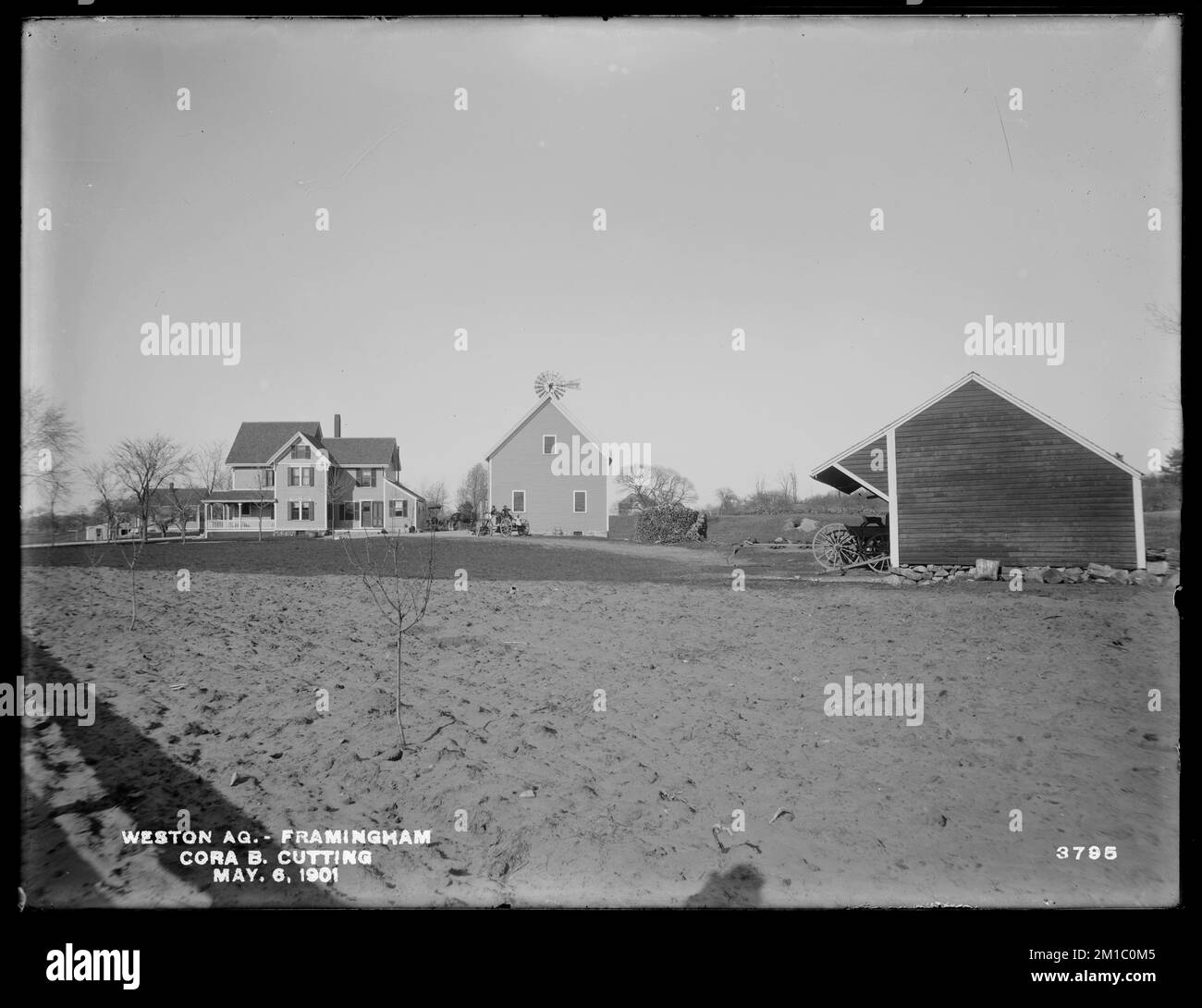 Weston Aqueduct, Cora B. Cutting's Property, Looking Northeasterly, Framingham, Mass., maggio 6, 1901 , acquedotti, immobiliare Foto Stock