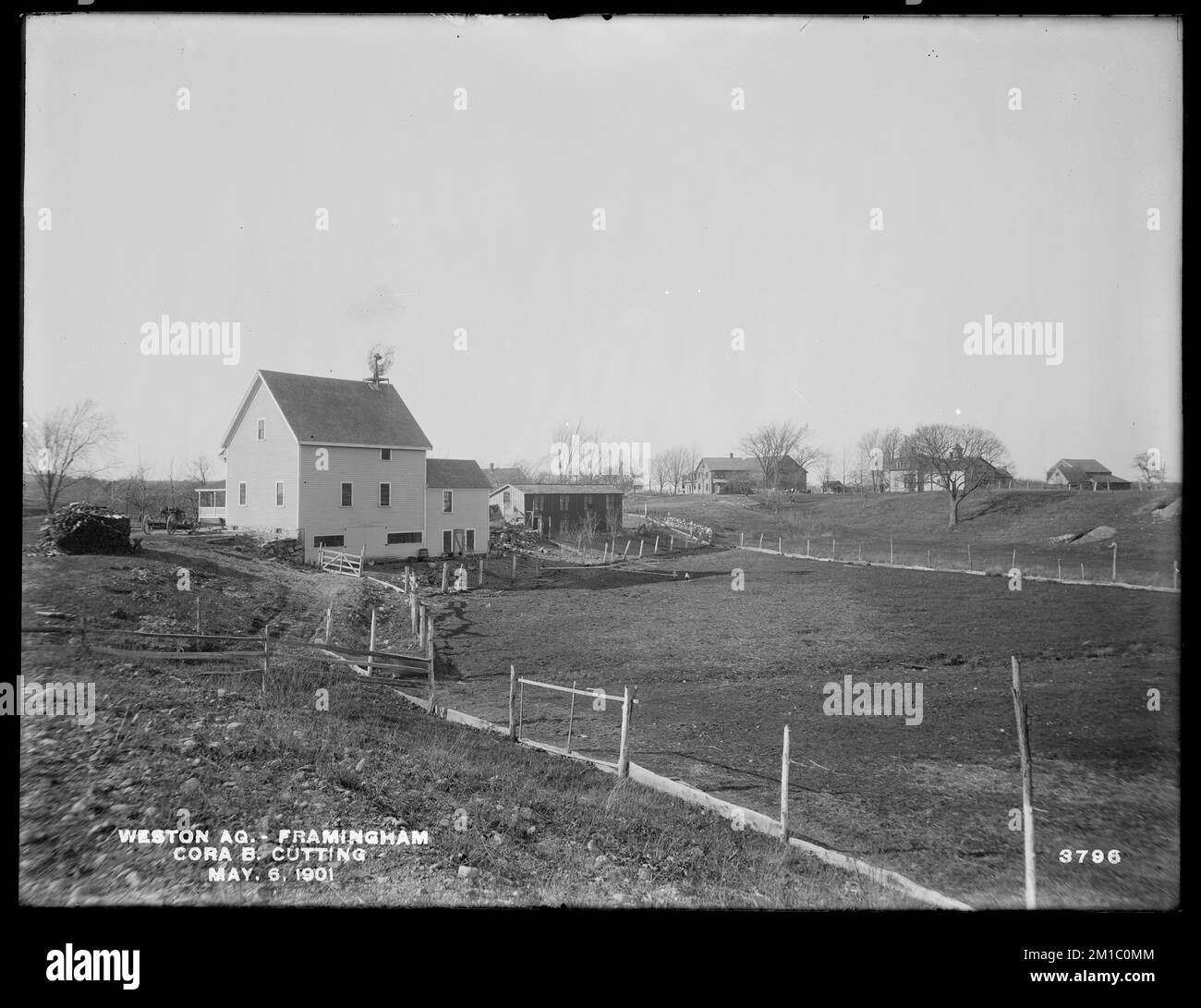 Weston Aqueduct, Cora B. Cutting's Property, Looking Northerly, Framingham, Mass., maggio 6, 1901 , acquedotti, immobiliare Foto Stock