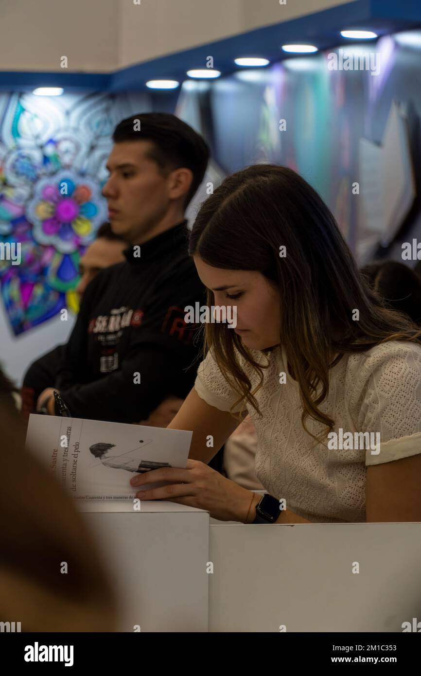 29 novembre 2022, guadalajara, Messico: elvira sastre firma autografi nel suo nuovo libro Foto Stock