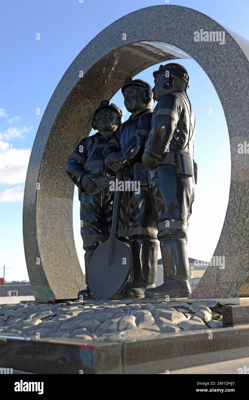 Un memoriale ai minatori di carbone elenca i nomi degli uomini uccisi in incidenti minerari nel distretto di Greymouth dal 1862. Nuova Zelanda, 2022. Il memoriale stan Foto Stock