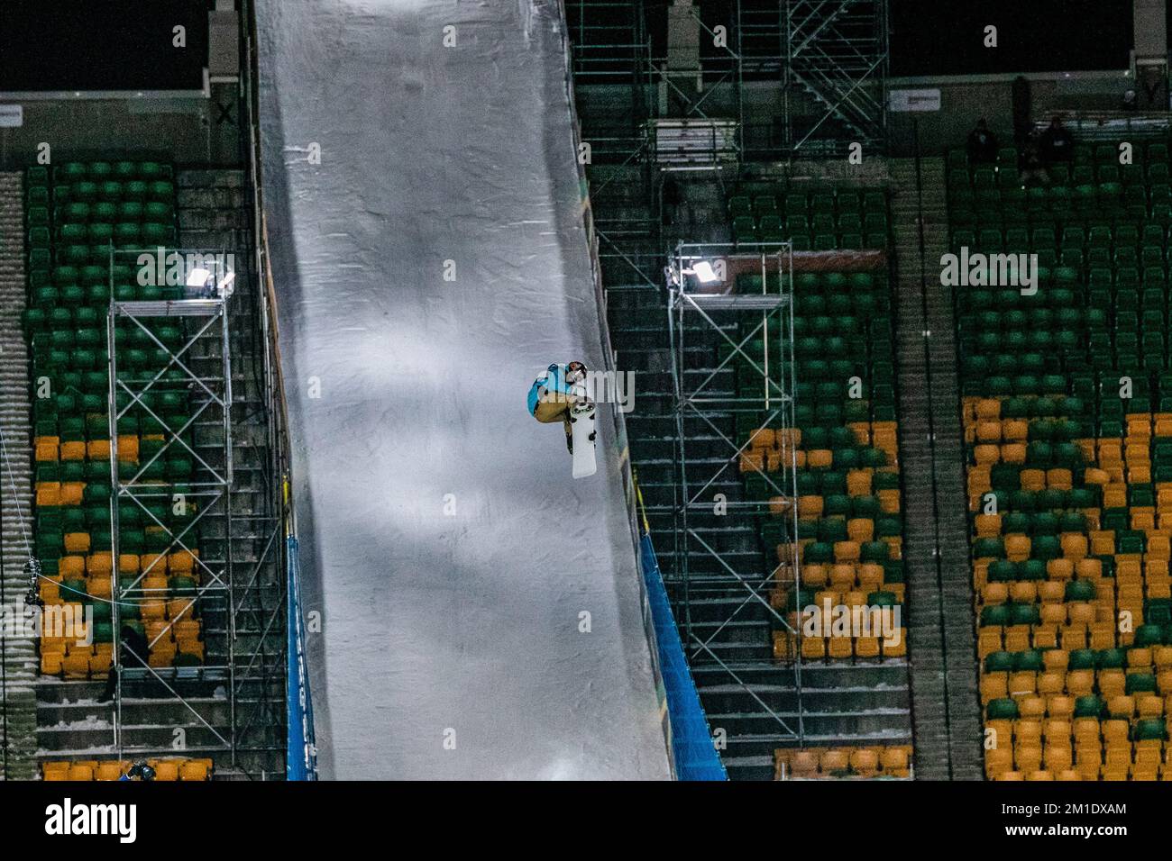 Edmonton, Canada. 10th Dec, 2022. Mark McMorris, in Canada, ha fatto il salto al concorso Style Experience Snowboard Big Air World Cup al Commonwealth Stadium di Edmonton. (Foto di Ron Palmer/SOPA Images/Sipa USA) Credit: Sipa USA/Alamy Live News Foto Stock
