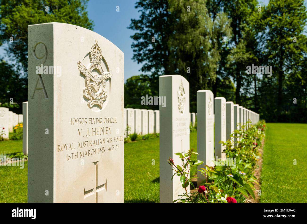 Il cimitero di guerra di Durnbach è il resto finale di 2960 soldati morti in WW2 Foto Stock