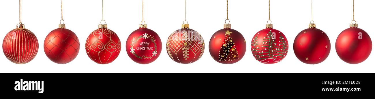 Palla albero di Natale isolato su sfondo bianco. Rosso Natale decorazione baule. Foto Stock