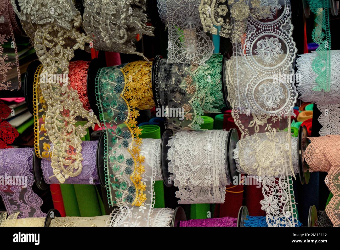 Colorful ago lavoro ricamo fiori come sfondo Foto Stock