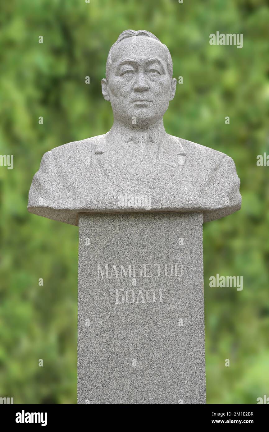 Statua di Bolot Mambetov, Ministro, Segretario del Comitato Centrale del Partito Comunista, Oak Park, Bishkek, Kirghizistan Foto Stock