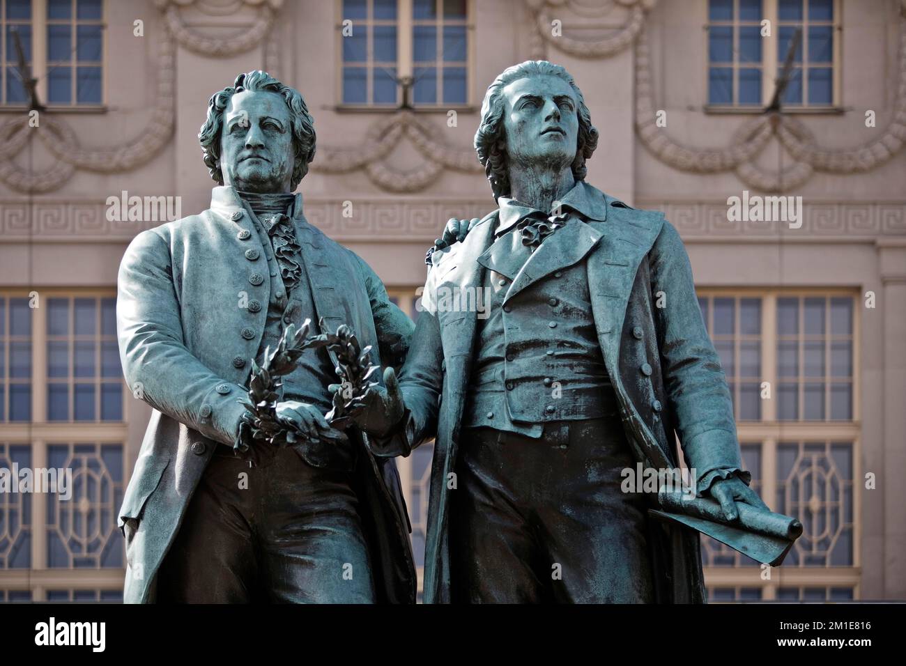 Doppelstandbild Goethe-Schiller-Denkmal von Ernst Rietschel, Friedrich von Schiller, Johann Wolfgang Goethe, Weimar, Thueringen, Germania, Europa Foto Stock