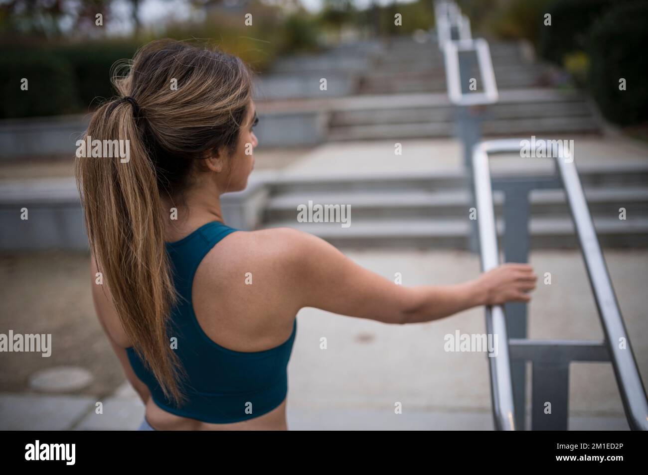 Runner femminile a Stratford Olympic Park, East London, Inghilterra, Regno Unito Foto Stock
