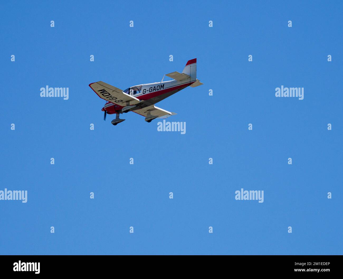 Robin DR-400/120 Dauphin 2 più 2, aereo leggero in volo, Regno Unito Foto Stock