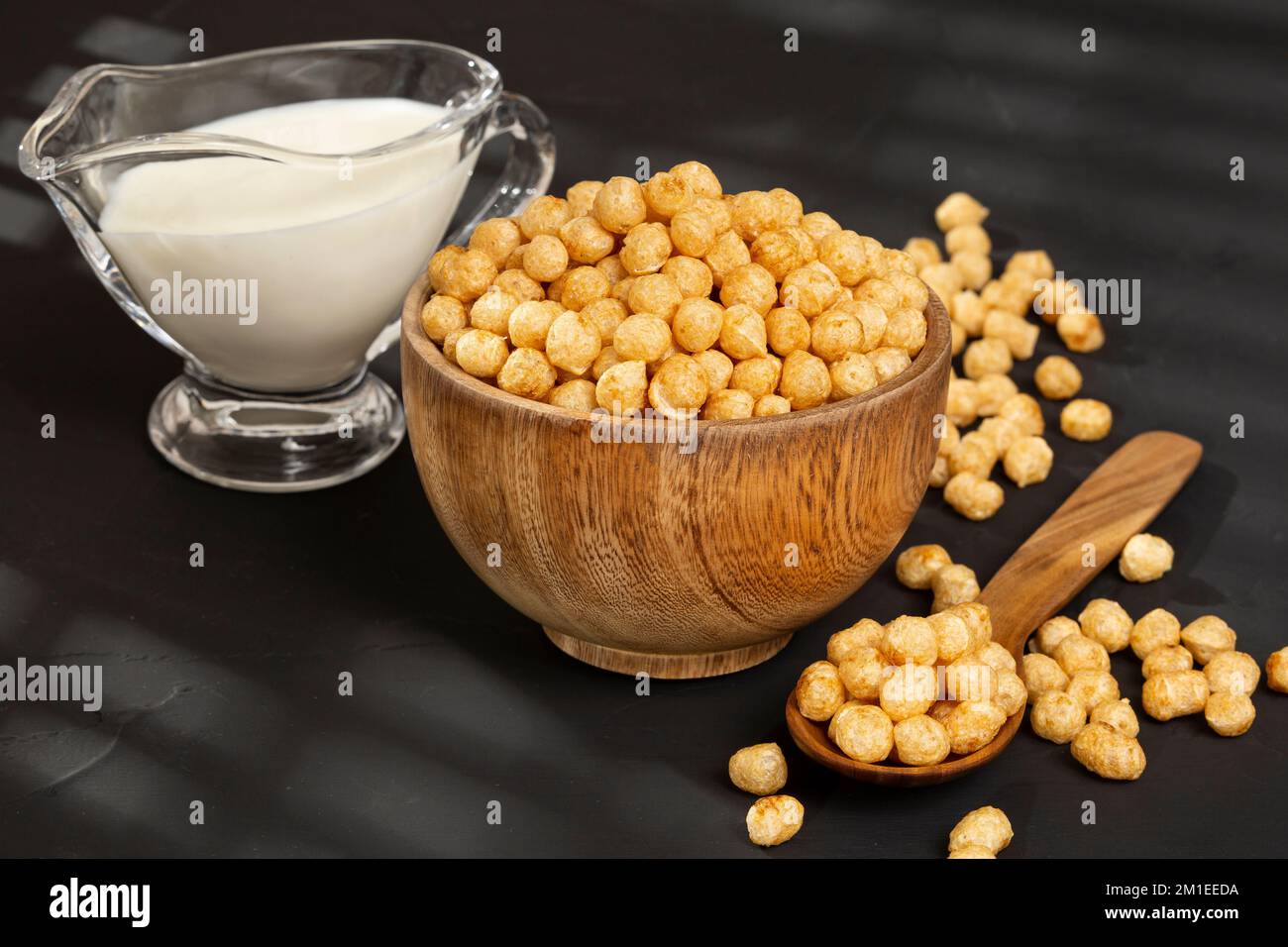 Chenopodium Quinoa - semi di Quinoa Pop organici caramellati Foto Stock