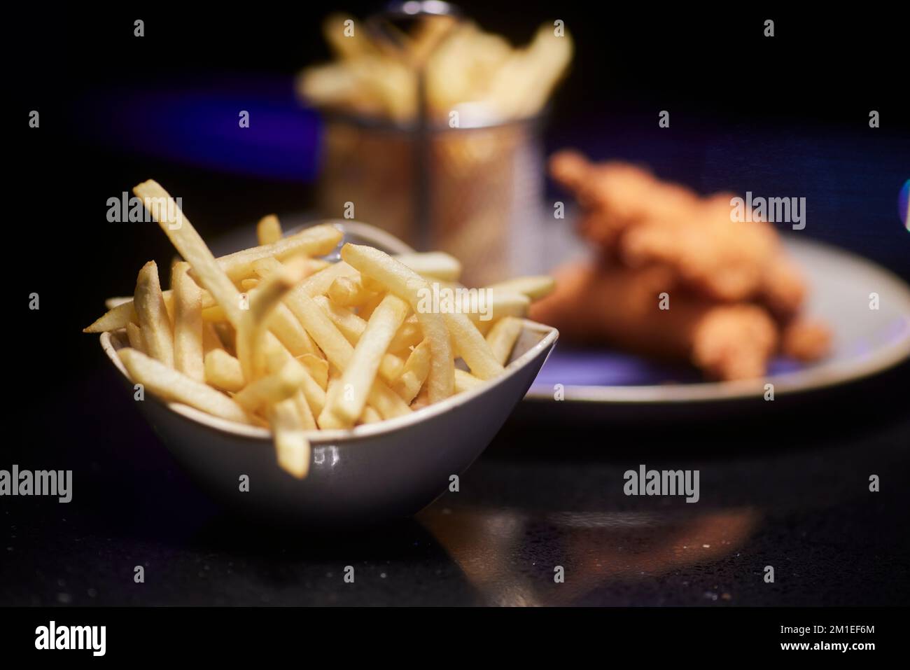 Bar cibo ristorante pollo e patatine fritte Foto Stock
