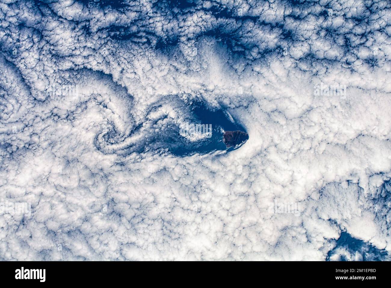 Curiosa formazione di nuvole. Meteo pianeta Terra. Foto Stock