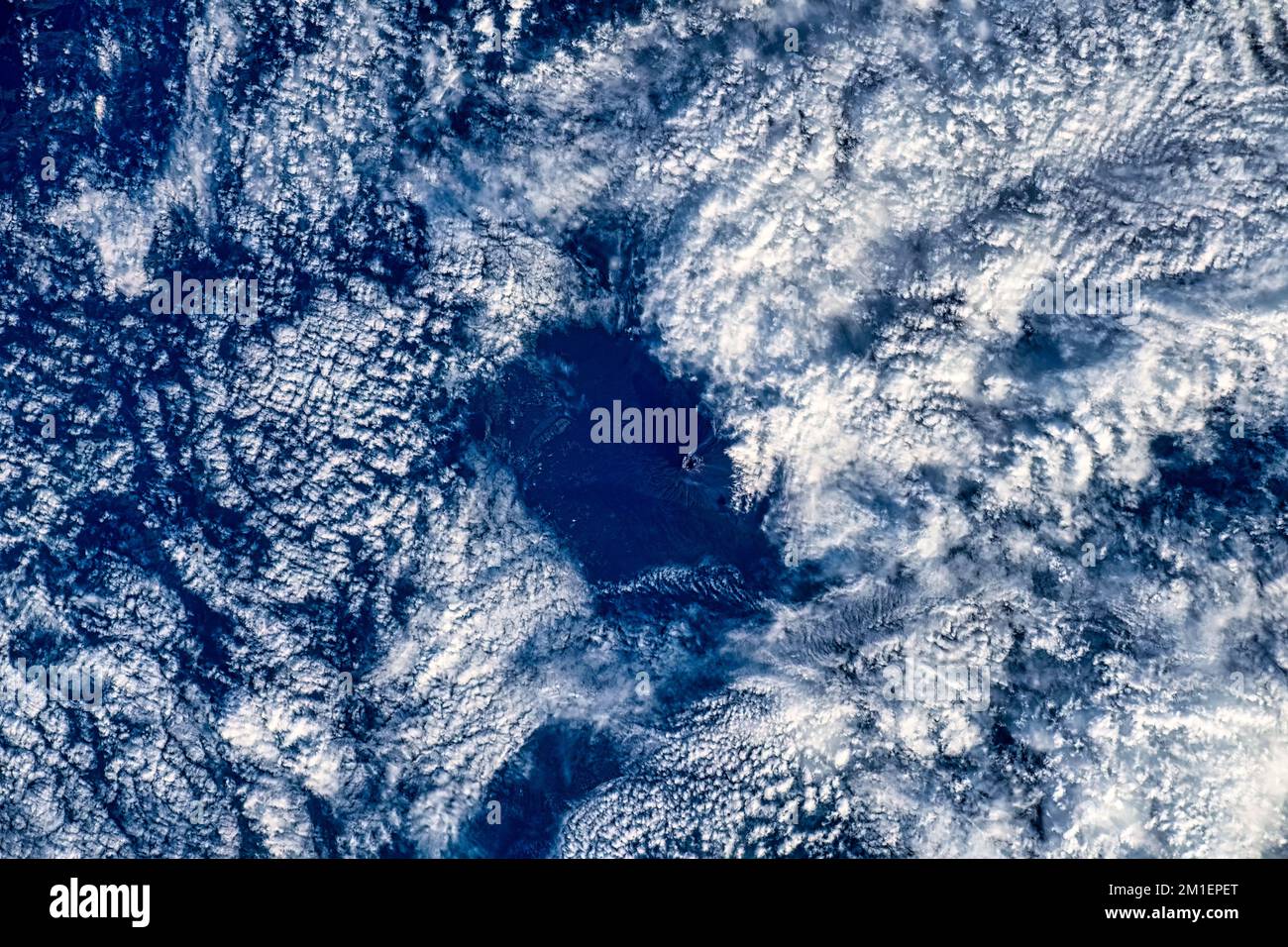 Curiosa formazione di nuvole. Meteo pianeta Terra. Foto Stock