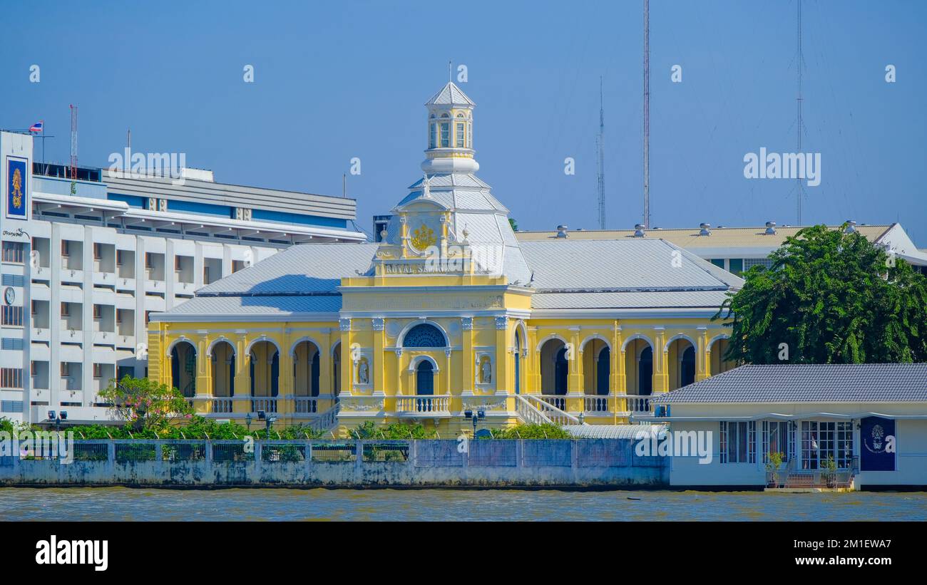 Il Royal Seminary è un edificio neoclassico della Rajani School, la prima scuola femminile in Thailandia fondata dal popolo thailandese Foto Stock