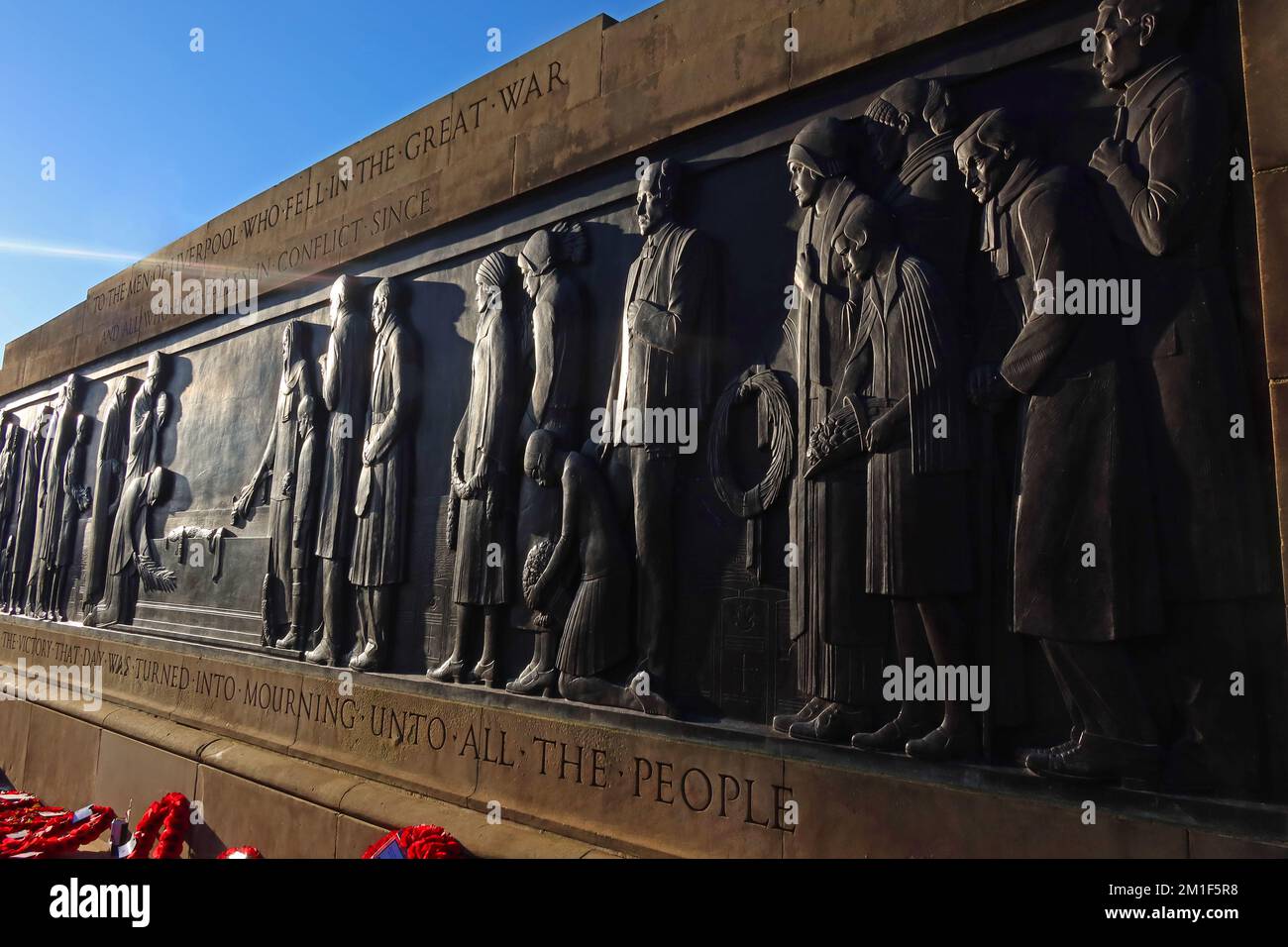 Liverpool St Georges Military cenotaph, progettato da Lionel Budden, Lime Street, Liverpool, Inghilterra, Regno Unito, L1 1JJ Foto Stock