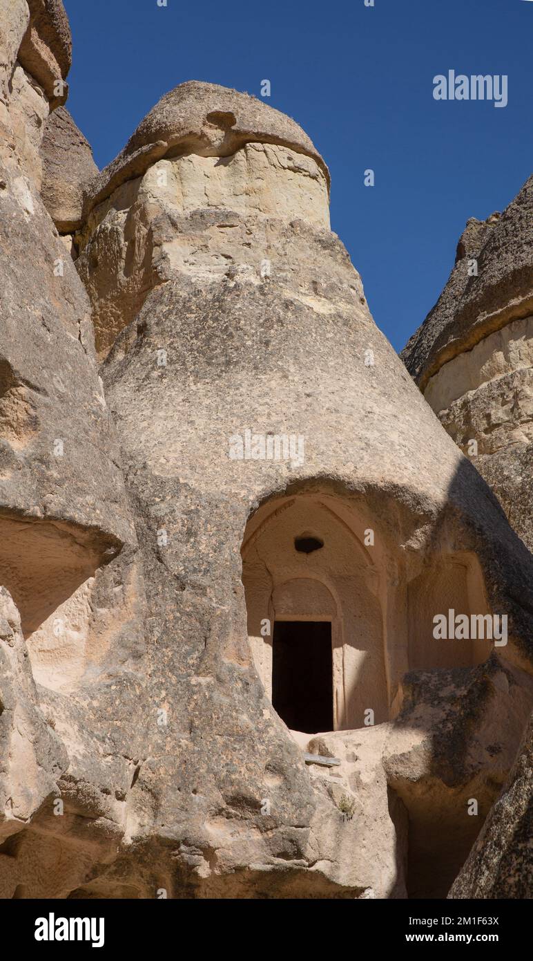 Simon's Church. Chimneys delle fate, Valle di Pasabag (Valle dei Monaci), Provincia di Nevsehir, Regione della Cappadocia, Turchia Foto Stock