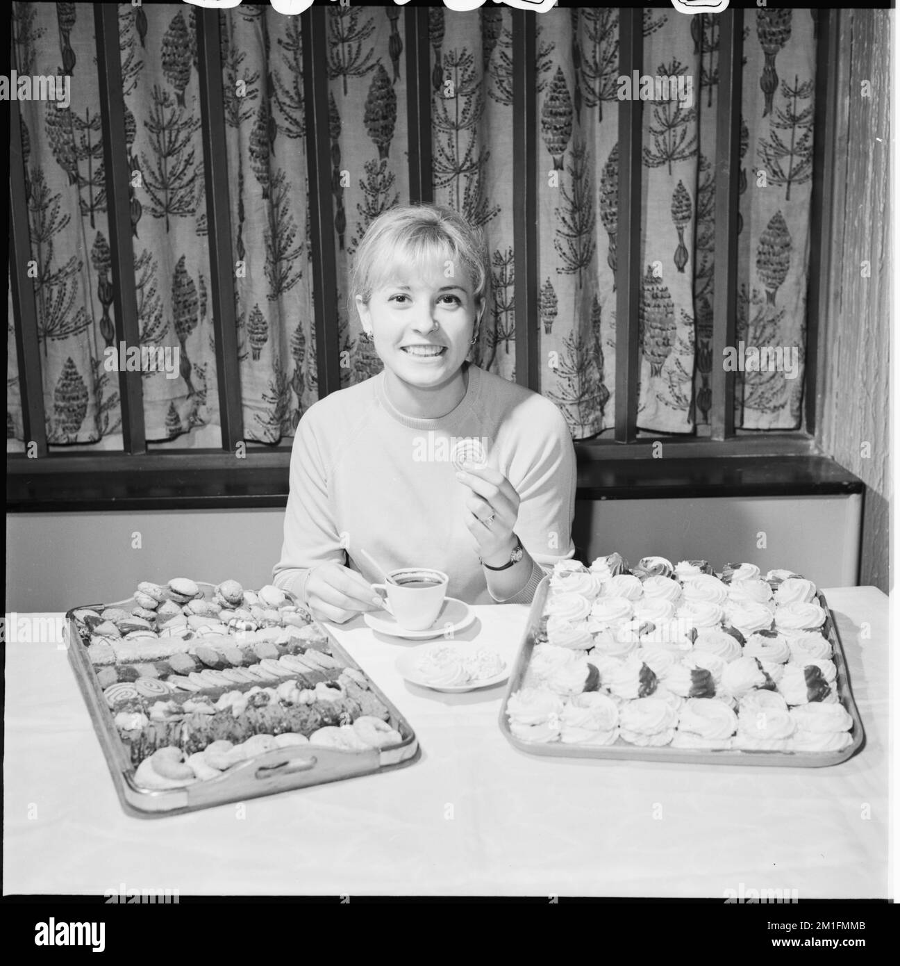 ***23 DICEMBRE 1967 FILE PHOTO*** Jihomoravske pekarny n. p. Brno consegnerà 90 tonnellate di tè e dolci da neve al mercato di Natale (CTK Photo Foto Stock