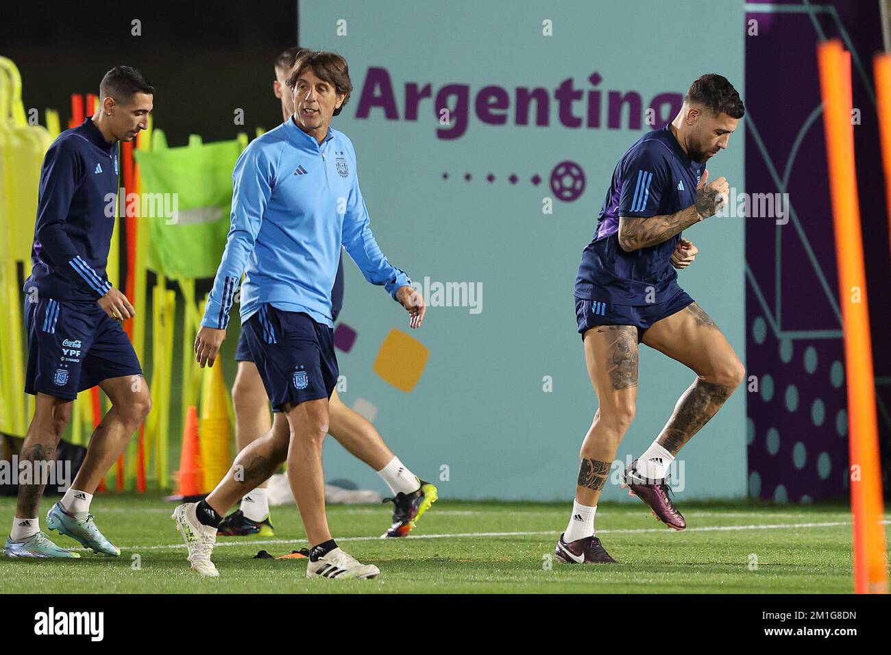 Doha, Qatar, 12 dicembre 2022. Formazione della squadra di calcio argentina al campo di allenamento dell'Università del Qatar 3 alla Coppa del mondo FIFA, il giorno prima della partita contro la Croazia a Doha, in Qatar, il 12 dicembre 2022. Foto: Goran Stanzl/PIXSELL Foto Stock