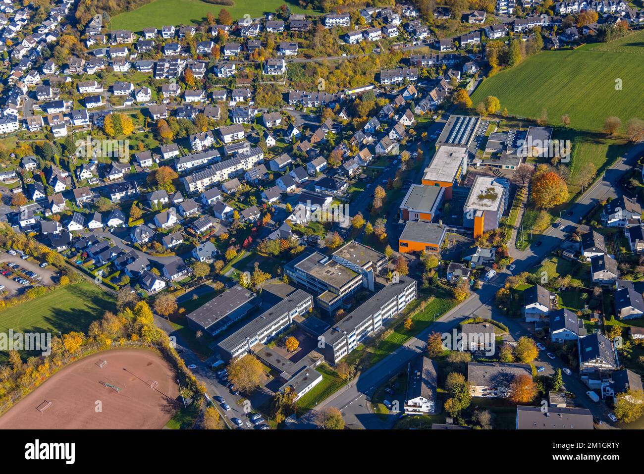 Veduta aerea, scuola secondaria e scuola superiore nella città di Meschede a Meschede, Sauerland, Renania settentrionale-Vestfalia, Germania, Istruzione, Istituto educativo Foto Stock