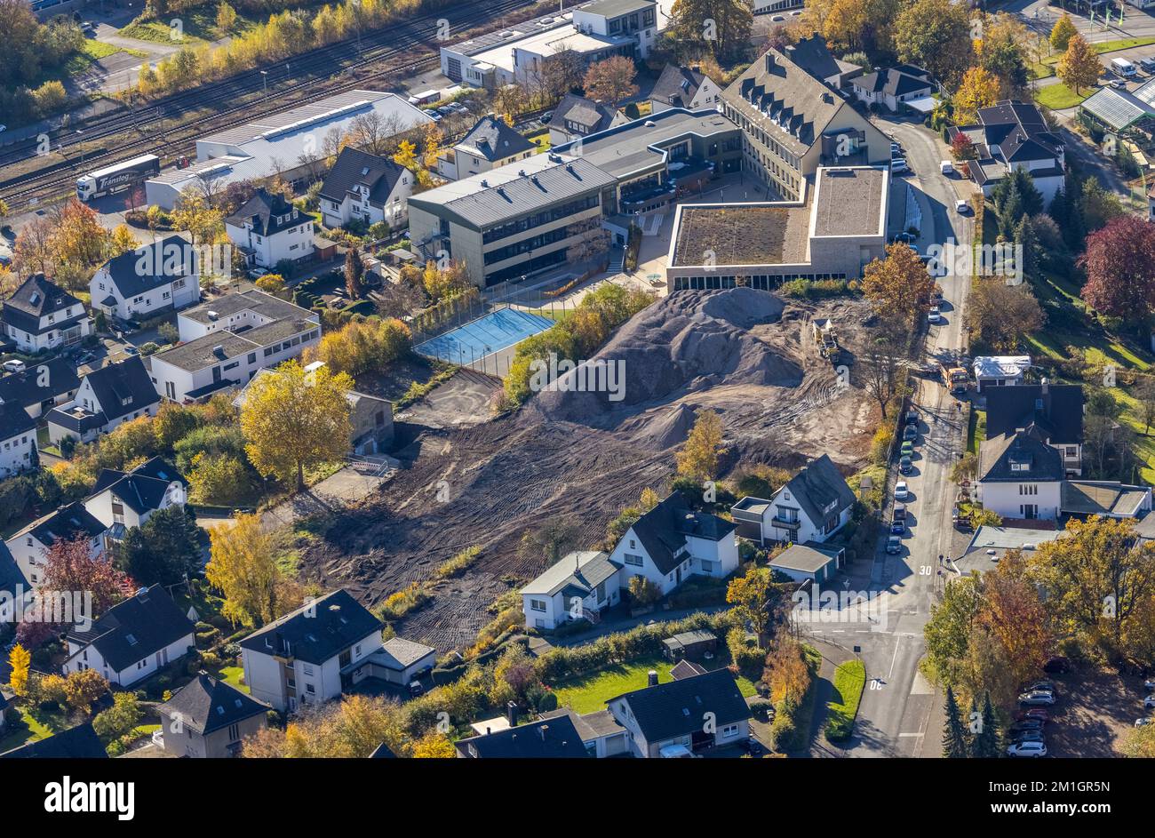 Vista aerea, St. Scuola secondaria Walburga e cantiere per un quartiere residenziale presso l'ex scuola Franz Stahlmecke nella città di Meschede, a M. Foto Stock