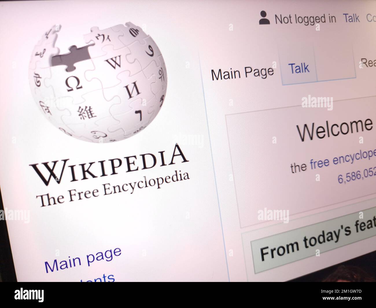 KONSKIE, POLONIA - 12 dicembre 2022: Sito web di Wikipedia visualizzato sullo schermo del computer portatile Foto Stock