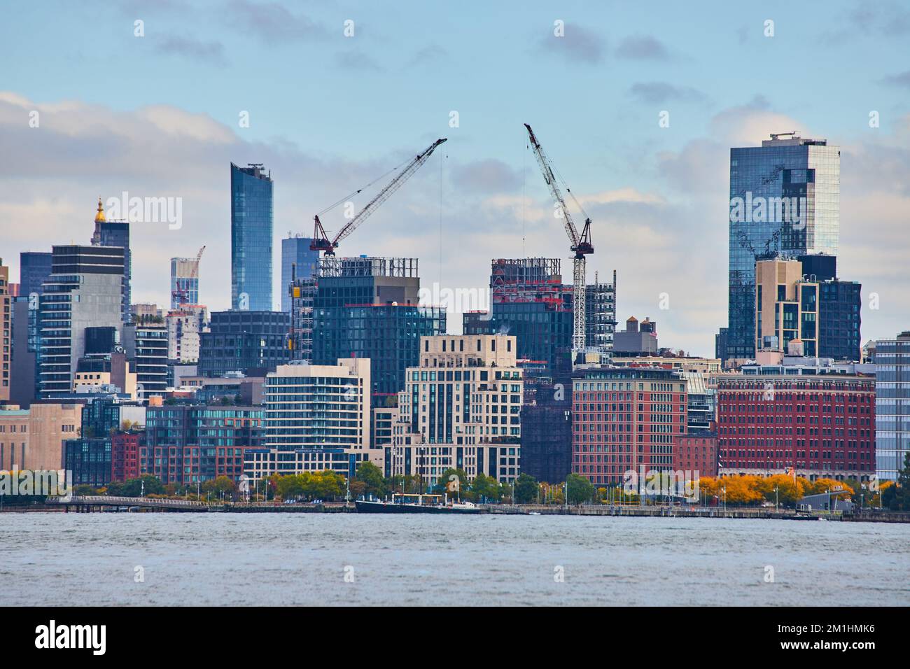Edifici in costruzione nello skyline del New Jersey sul fiume Foto Stock