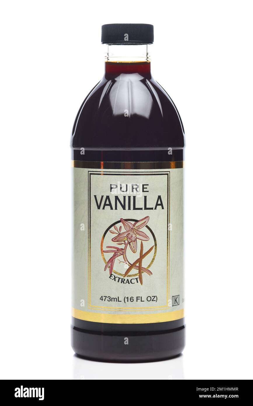 IRVINE, CALIFORNIA - 12 DEC 2022: A 16 ONCE. Bottiglia di estratto di vaniglia pura, distribuita da Costco Foto Stock