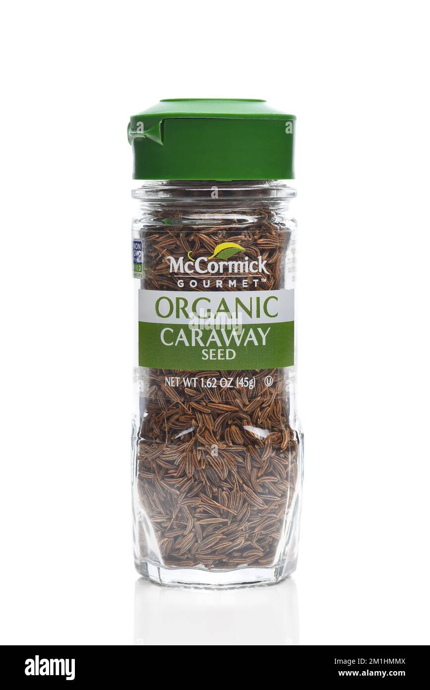 IRVINE, CALIFORNIA - 12 DEC 2022: Una bottiglia di semi di caraway biologici McCormick Gourmet. Foto Stock