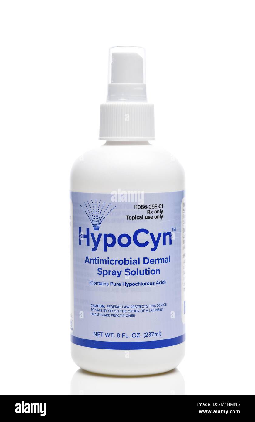 IRVINE, CALIFORNIA - 12 DEC 2022: Una soluzione di spray dermico antimicrobico Bottleof HypoCyn Foto Stock