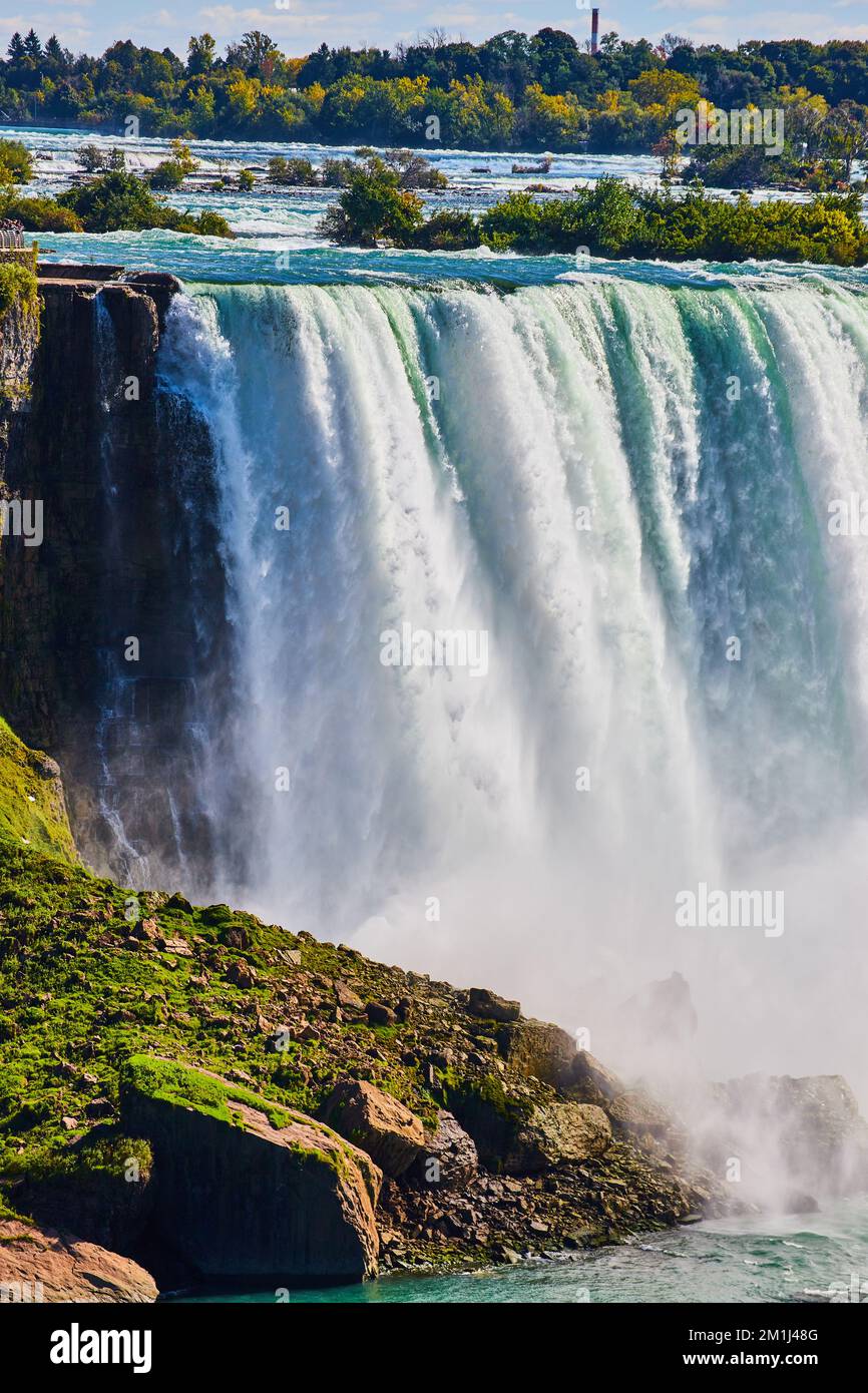 Cascate del Niagara dettaglio di misteriosa American Falls che si schiantano nel fiume Foto Stock
