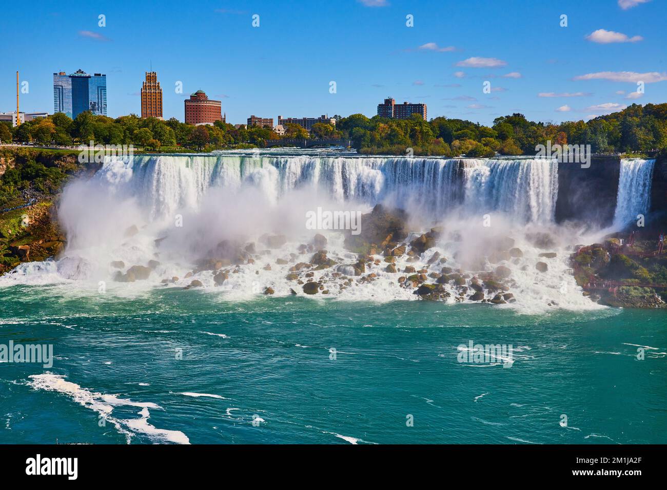 Full American Falls alle Cascate del Niagara dal lato del Canada Foto Stock