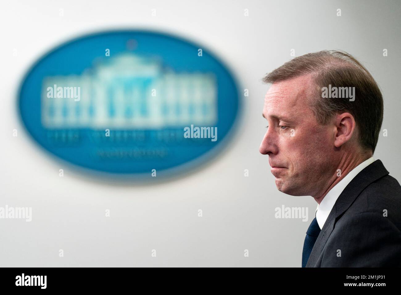 Jake Sullivan, consulente per la sicurezza nazionale della Casa Bianca, durante una conferenza stampa nella Sala Briefing James S. Brady Press presso la Casa Bianca di Washington, DC, USA, lunedì 12 dicembre, 2022. Il Giappone e i Paesi Bassi hanno concordato, in linea di principio, di unirsi agli Stati Uniti per rafforzare i controlli sulle esportazioni di macchinari per la produzione di truciolato avanzati in Cina, secondo le persone che conoscono bene la questione. Foto di al Drago/Pool/ABACAPRESS.COM Foto Stock