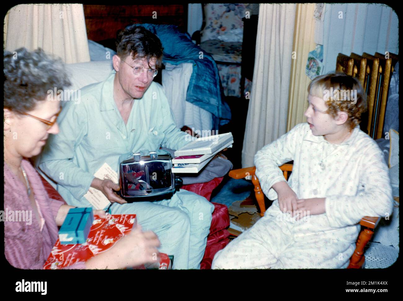 Anne, Warren, Lil Mitchell, Natale , Addobbi natalizi, Regali di Natale, Toasters, Vacanze, Natale. Collezione Edmund L. Mitchell Foto Stock