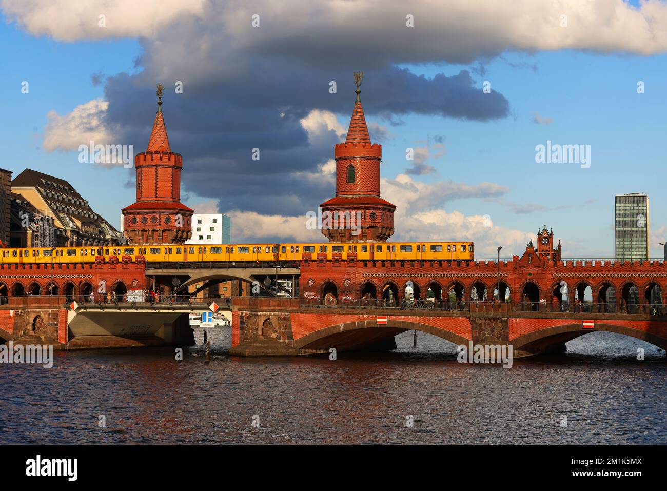 U Bahn, U Bahnstation, Verkehr, metropolitana di Berlino, Berlin U Bahn, Metro, Trasporti, U Bahnhof oder moderner Architektur, Metropolitana Foto Stock