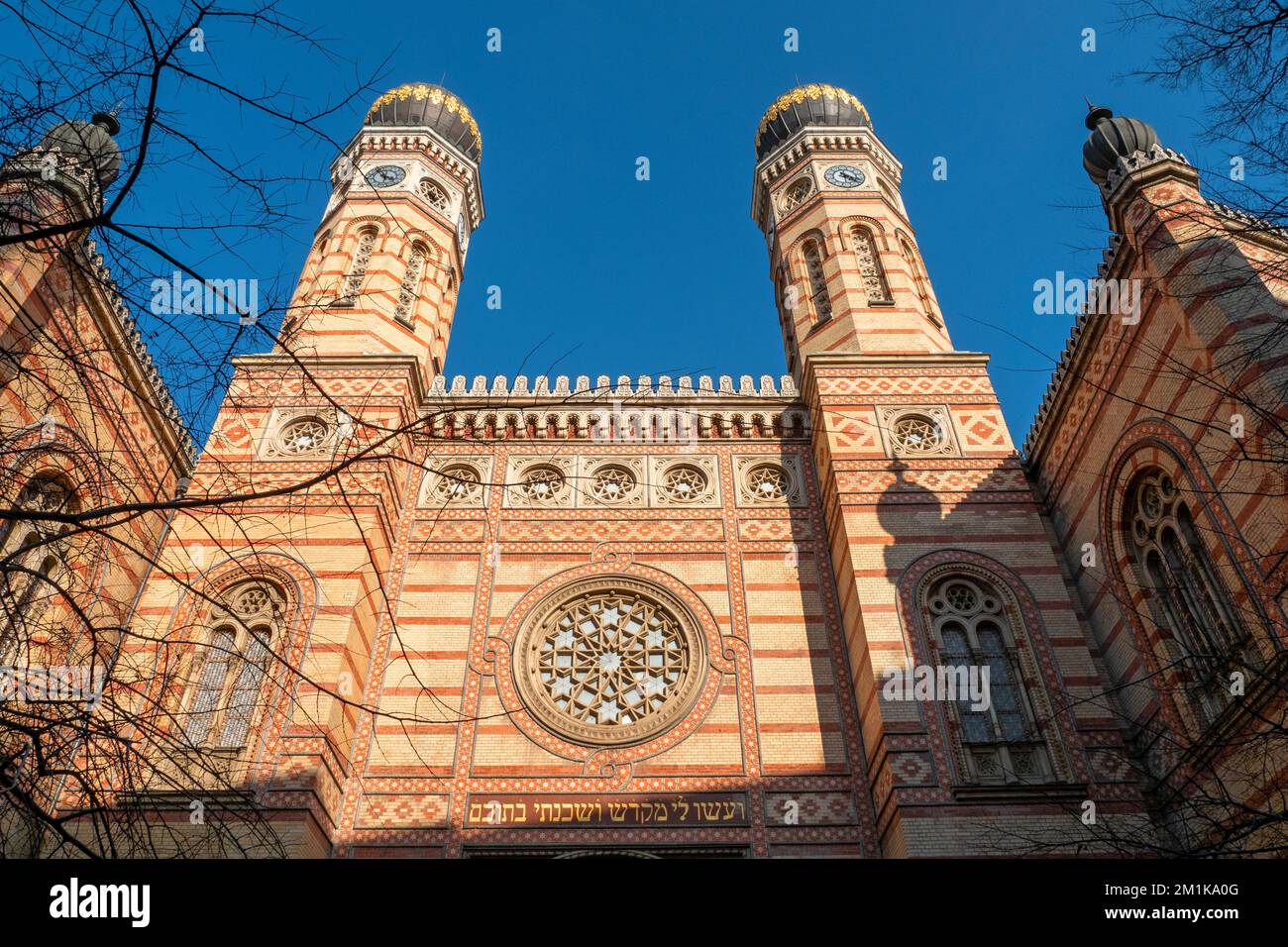 BUDAPEST - GENNAIO 19: Facciata della Grande Sinagoga o della Sinagoga Dohany Street a Budapest il 19 Gennaio. 2022 in Ungheria Foto Stock