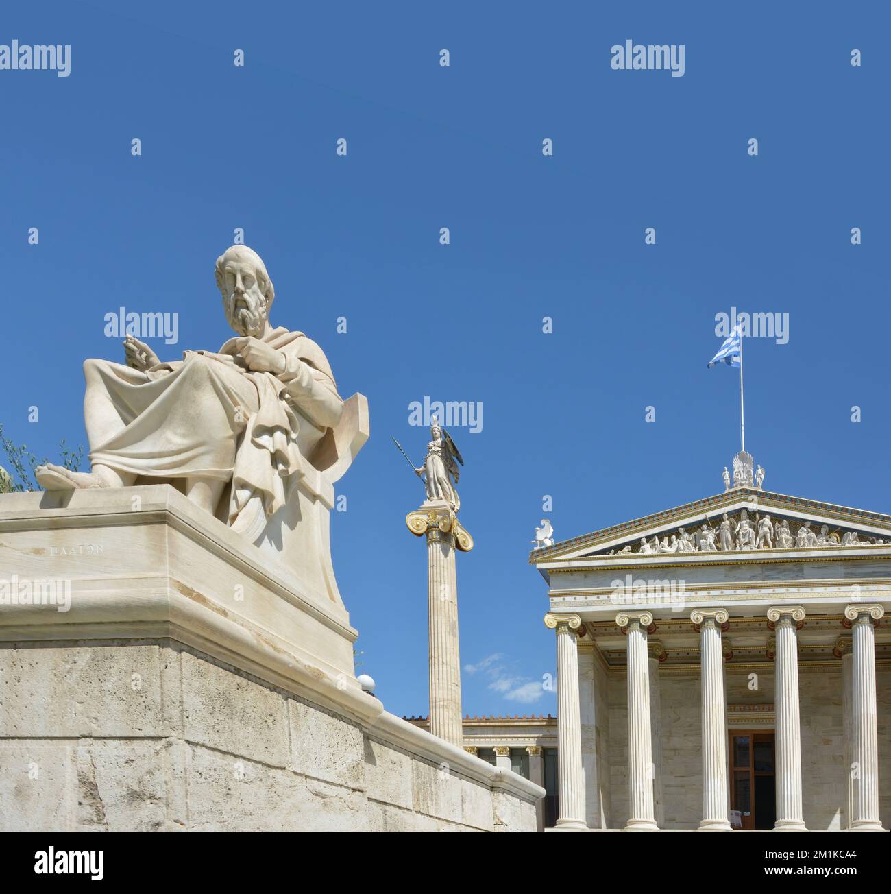 Ingresso al 19th ° secolo edificio dell'Accademia di Atene, Grecia, con statue di Platone e la dea Atena Foto Stock