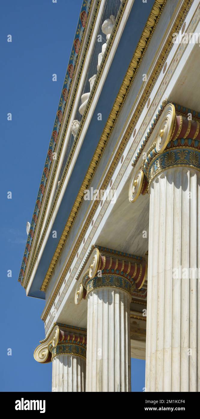L'edificio dell'Accademia di Atene, Grecia, uno degli edifici neoclassici più belli del mondo, progettato da Theophil Hansen. Dettaglio. Foto Stock