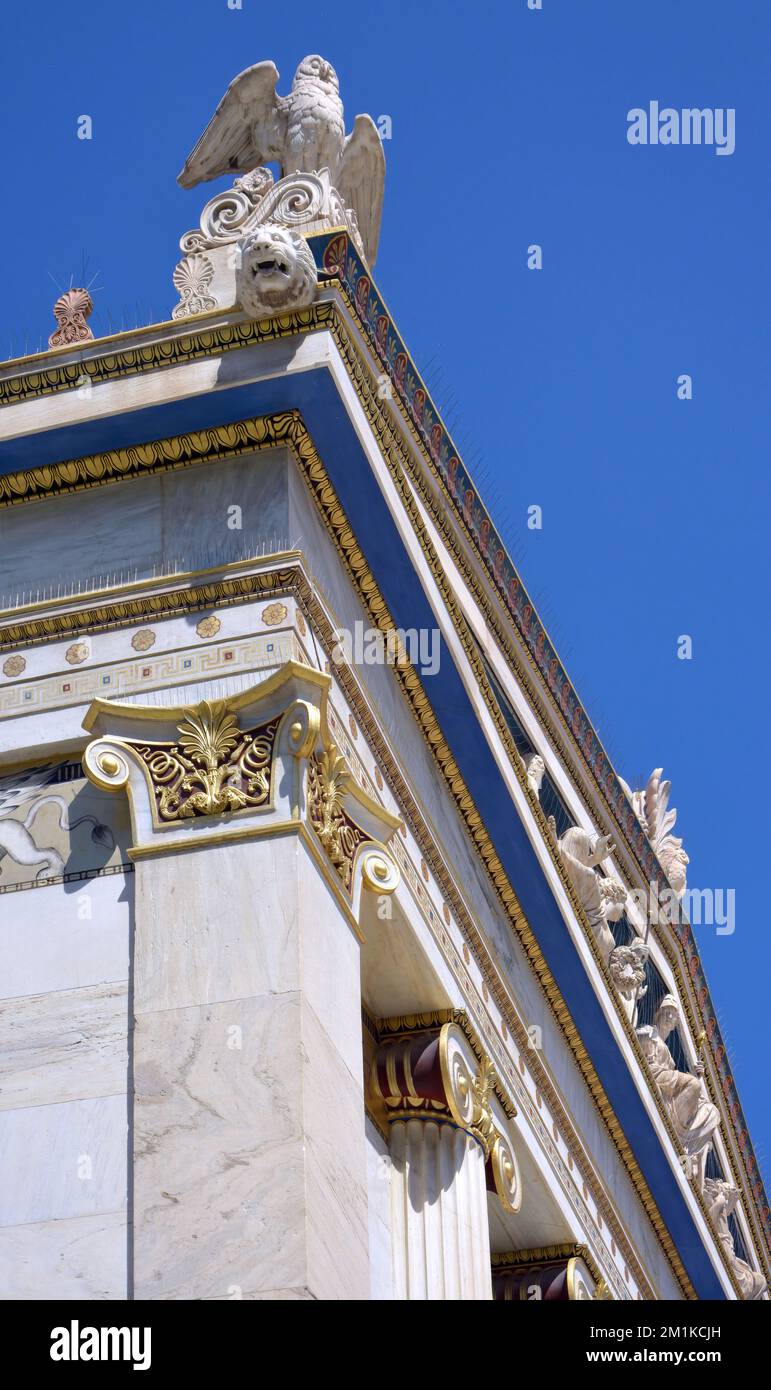 L'edificio dell'Accademia di Atene, Grecia, uno degli edifici neoclassici più belli del mondo, progettato da Theophil Hansen. Dettaglio. Foto Stock