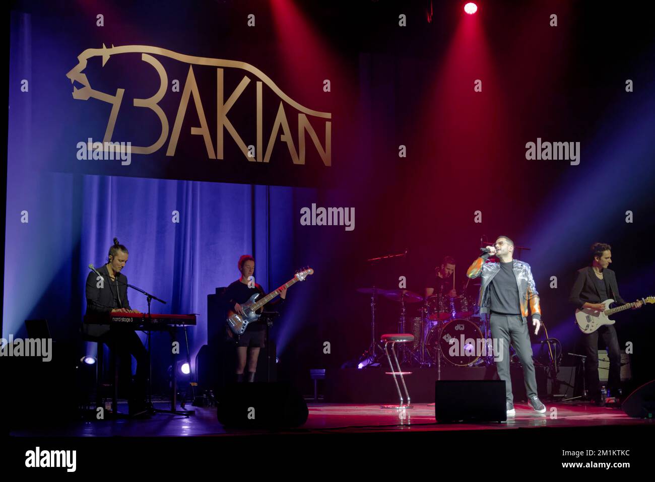 Parigi, Francia. 12th Dec, 2022. Il cantante Gregory Bakian suona sul palcoscenico del Casino de Paris il 12 dicembre 2022 a Parigi, Francia. Foto Stock