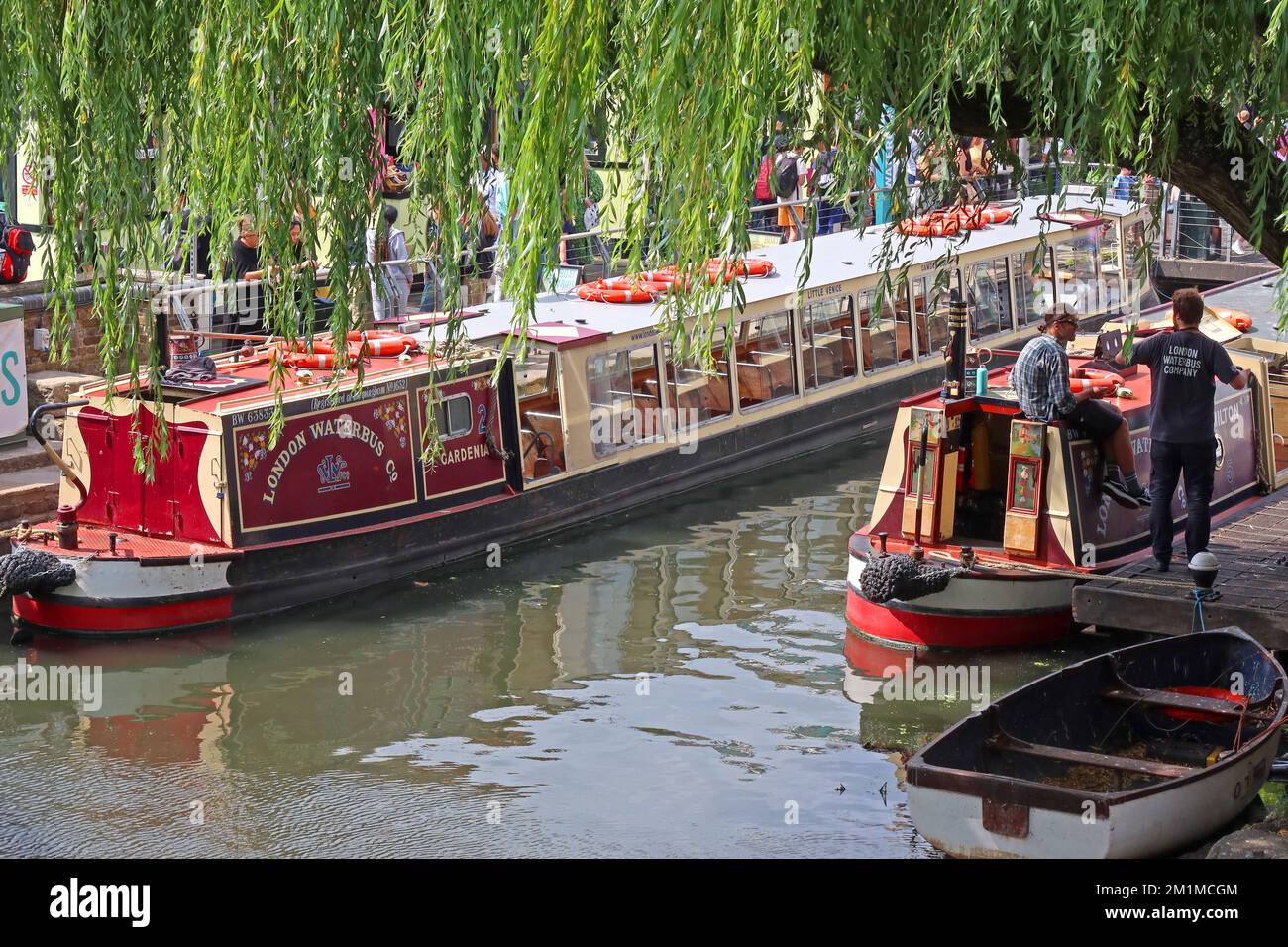 Chiatta del canale di Milton, London Waterbus, barca turistica, ormeggiata a Camden Lock, North London, England, UK, NW1 8AF Foto Stock
