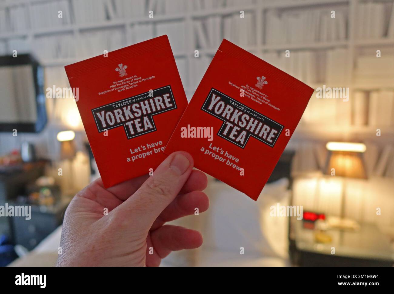 Fine settimana nello Yorkshire, con sacchetti da tè adeguati, una vera e propria birra, in un B & B. Foto Stock
