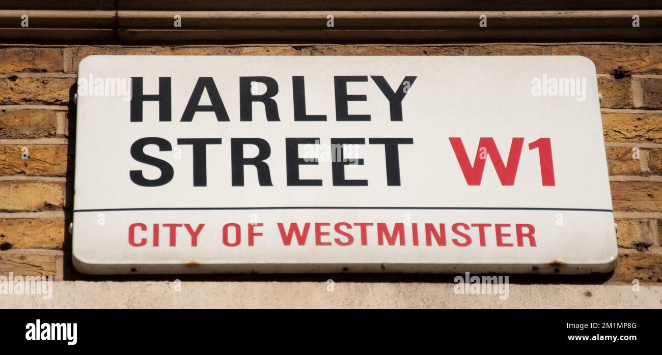Harley Street, Marylebone, Londra, Regno Unito - questa è la strada di Londra dove molti medici famosi hanno i loro ambulatori e cliniche. Foto Stock