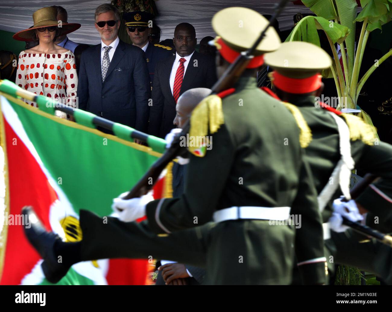 20120702 - BUJUMBURA, BURUNDI: Principessa Mathilde del Belgio, principe ereditario Philippe del Belgio e presidente della Repubblica Democratica del Congo Joseph Kabila assistono alla parata civile e militare per la commemorazione del 50th° anniversario dell'indipendenza del Burundi, lunedì 02 luglio 2012, a Bujumbura, Burundi. BELGA FOTO BENOIT DOPPAGNE Foto Stock