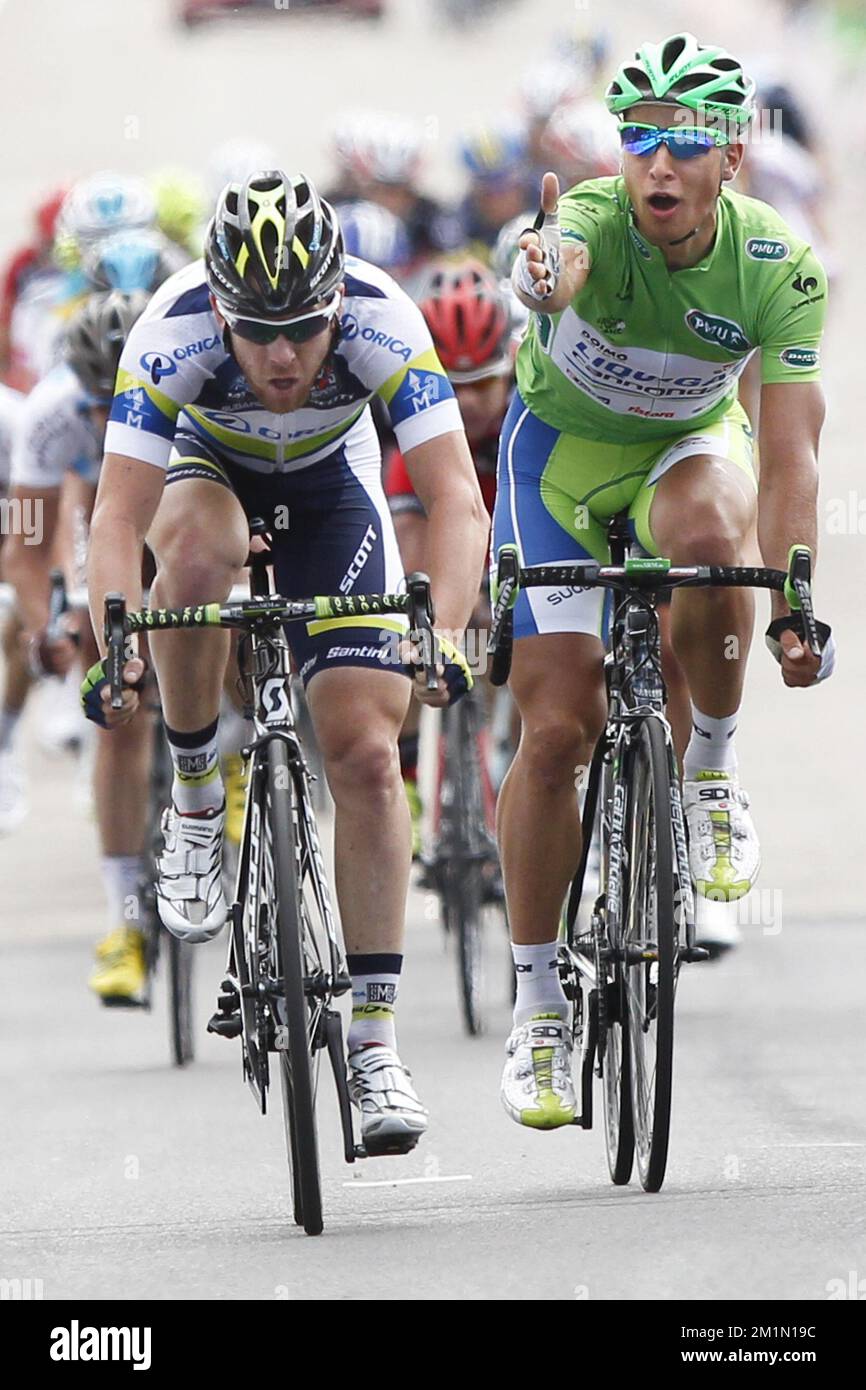 20120713 - ANNONAY DAVEZIEUX, FRANCIA: L'australiano Matthew Harley Goss di Orica Greenedge e lo slovacco Peter Sagan di Liquigas-Cannondale con la maglia verde di leader nello sprint di classifica per il 6th° posto durante la 12th° tappa dell'edizione 99th del Tour de France, gara ciclistica, 220km da Saint-Jean-de-Maurienne a Annonay Davezieux, Francia, venerdì 13 luglio 2012. BELGA FOTO KRISTOF VAN ACCOM Foto Stock