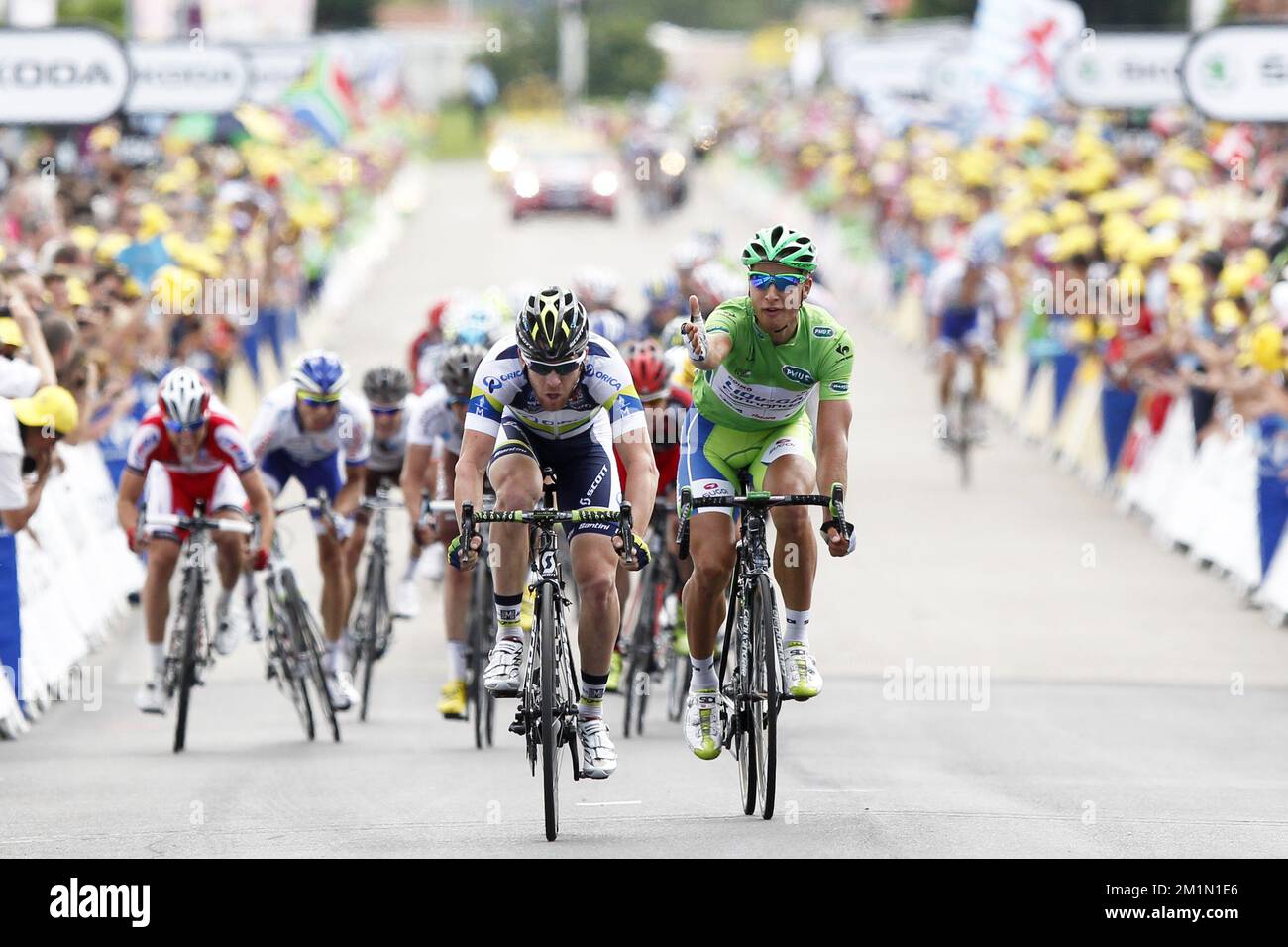 20120713 - ANNONAY DAVEZIEUX, FRANCIA: L'australiano Matthew Harley Goss di Orica Greenedge e lo slovacco Peter Sagan di Liquigas-Cannondale con la maglia verde di leader nello sprint di classifica per il 6th° posto durante la 12th° tappa dell'edizione 99th del Tour de France, gara ciclistica, 220km da Saint-Jean-de-Maurienne a Annonay Davezieux, Francia, venerdì 13 luglio 2012. BELGA FOTO KRISTOF VAN ACCOM Foto Stock